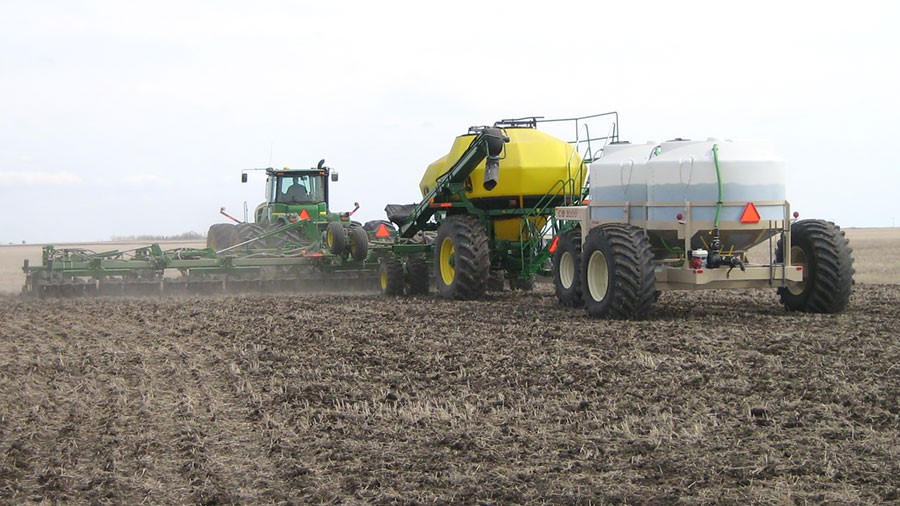 omexag's tweet photo. Get that #StarterP bubbling, #Plant24 is upon us. In-furrow applied #Phos make a big difference in the early life of those seedlings. Get yours today by contacting your local #AgRetailer or DM your #OmexRep. #OmexCanada #WestCdnAg https://t.co/KYYA6RVvU9
