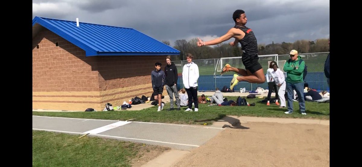 Jeff Branson jumps over 20’. This kid is making huge improvement this year.