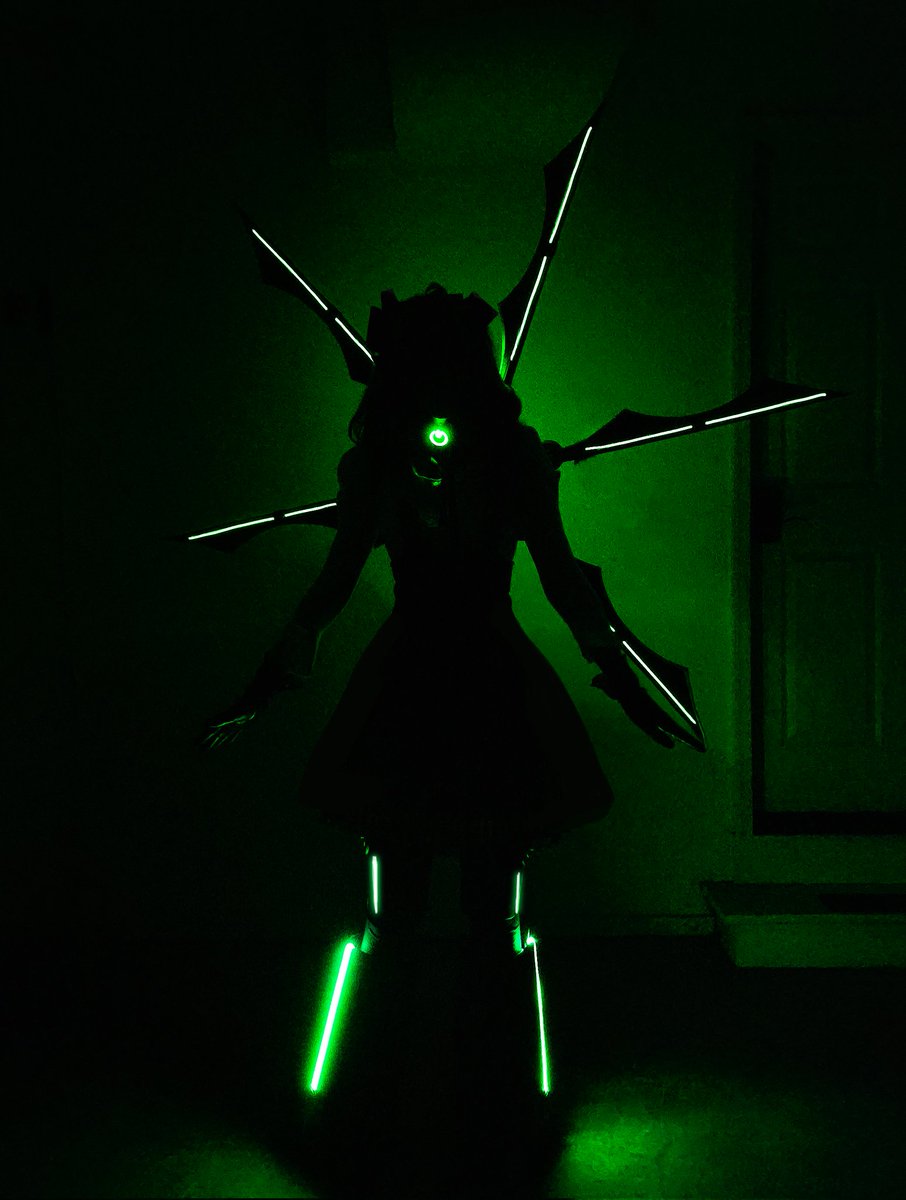 Tinyflower49's tweet photo. Oooohhh.. Greeeen...
Have the long overdue Penny photos. Now featuring light up swords and other bits!
#SaveRWBY https://t.co/639ZTy1uY8