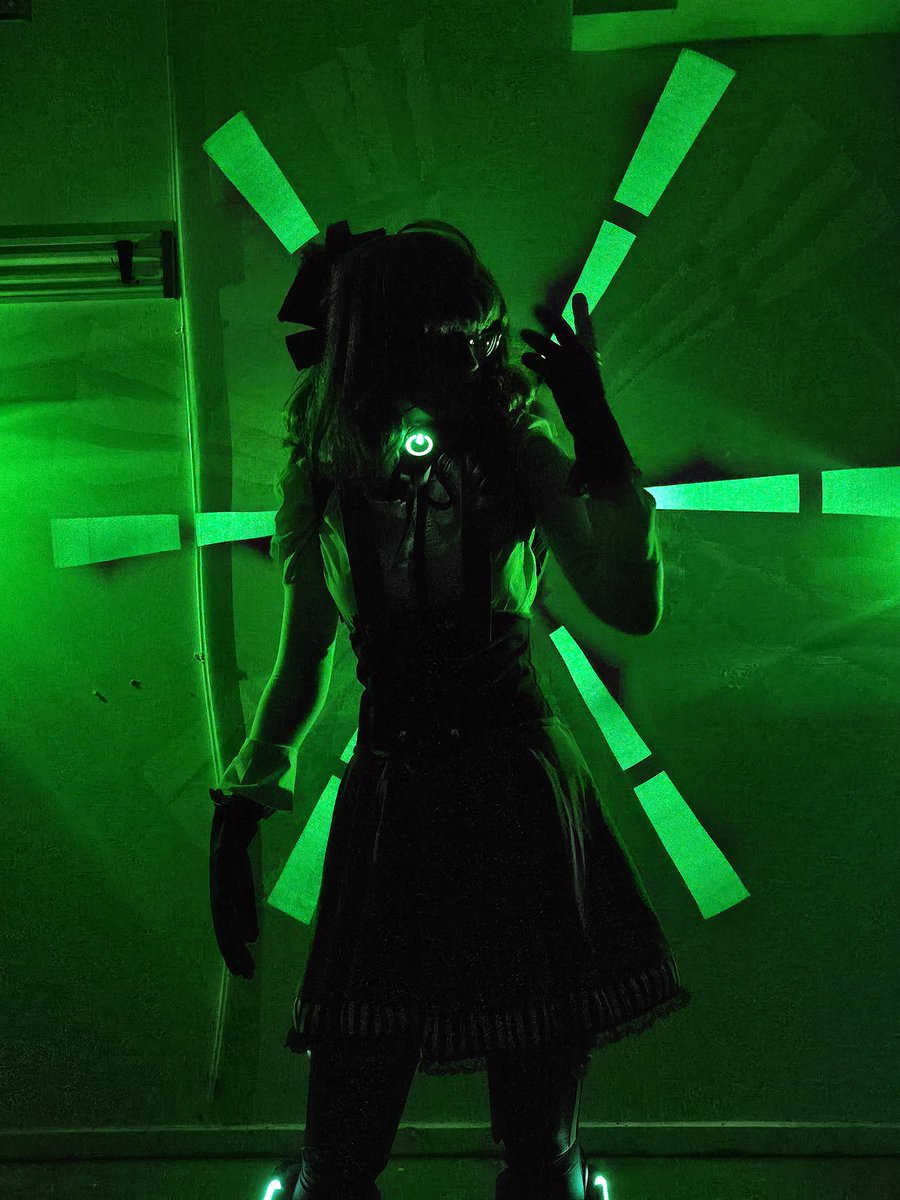Tinyflower49's tweet photo. Oooohhh.. Greeeen...
Have the long overdue Penny photos. Now featuring light up swords and other bits!
#SaveRWBY https://t.co/639ZTy1uY8
