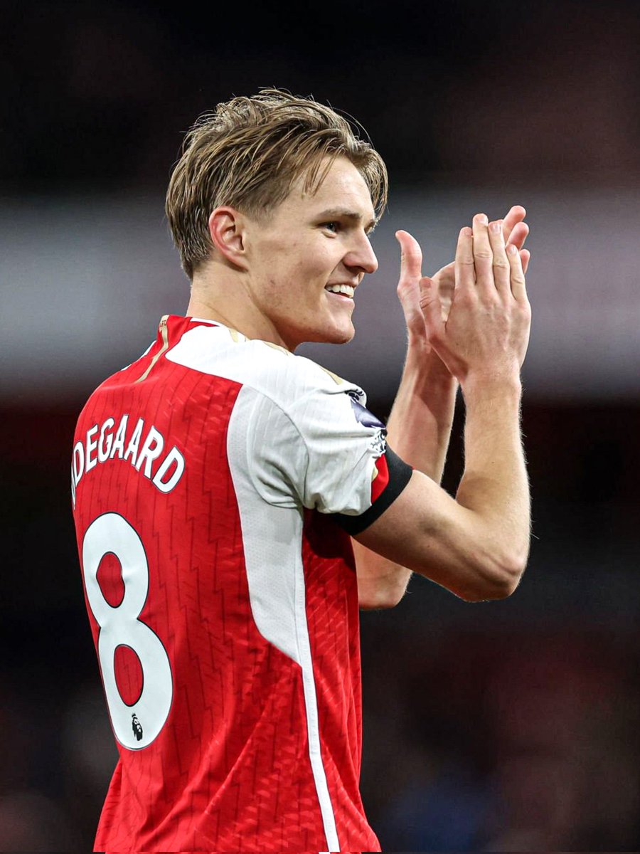 🇳🇴🎩 Martin Ødegaard's performance in the 5-0 win from Arsenal over Chelsea: ◉ 2 assists. ◉ 1° in duels won (8). ◉ 1° key passes (8). ◉ 1° in succesfull dribbles (3). ◉ 56/64 succesfull passes. ◉ 5 recoveries.