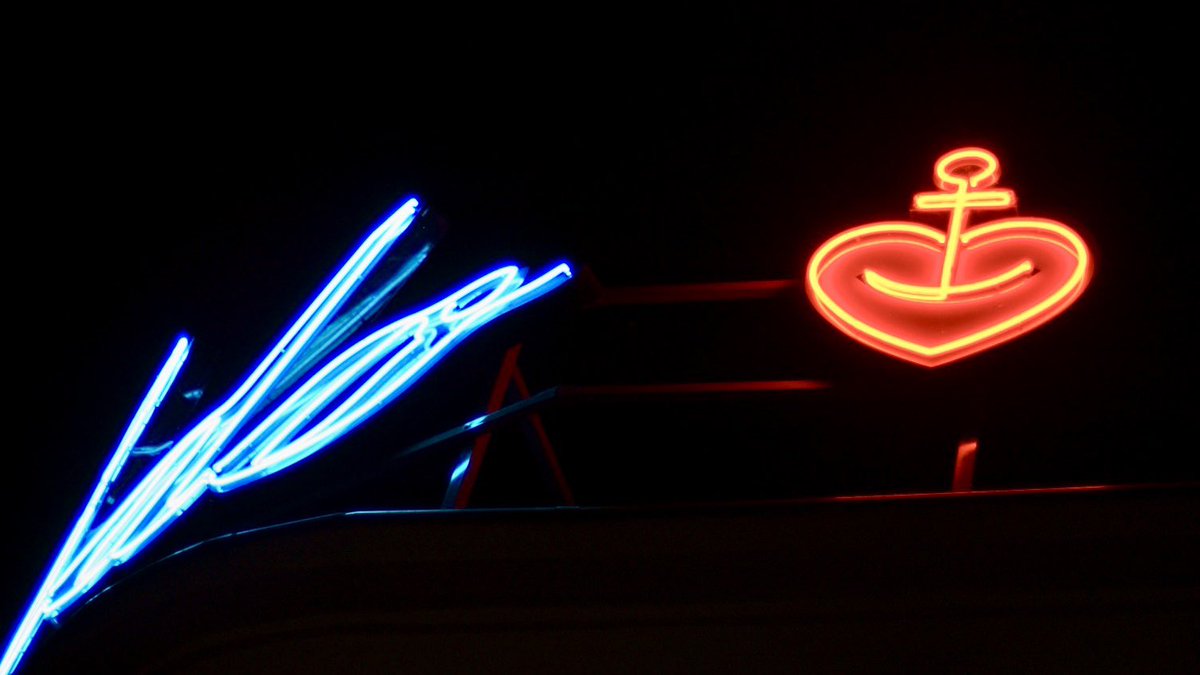 Day 114 / 366 'AFTER DARK' ❤️⚓️

#lido #astra #neon #sign #venue #berlin #streetphotography #concertphotography #vscodaily #photooftheday #FotoVorschlag #Liebeist