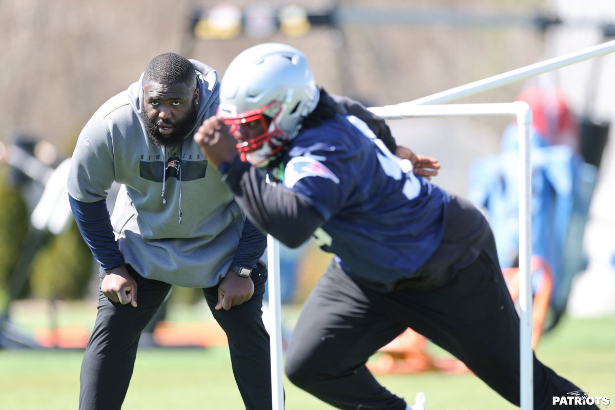 Snapshots from Day 1 of #Patriots Voluntary Veteran Mini Camp. 📸 GALLERY:  rb.gy/wwnone #ForeverNE