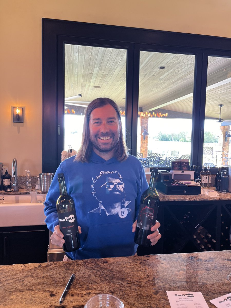 dallaswinechick tweet media