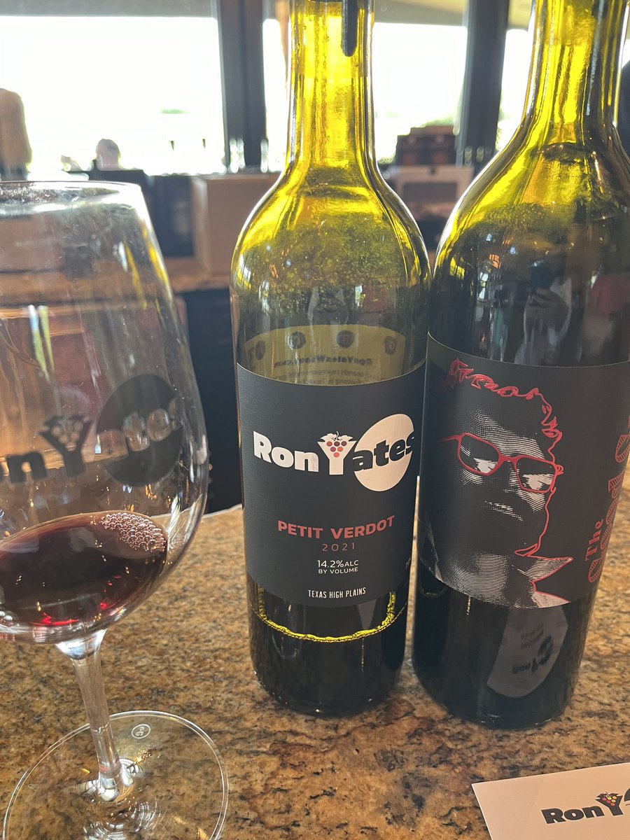 dallaswinechick tweet media