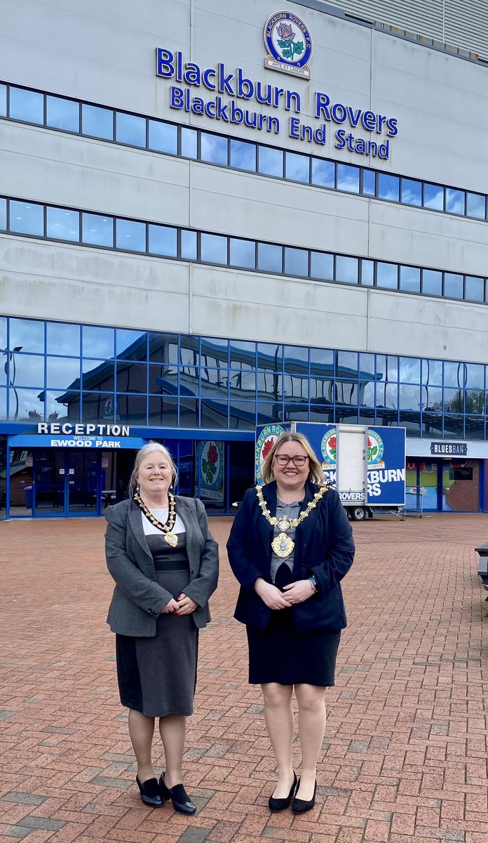 Mayoral visit to neighbouring Lancashire to continue our cross-county working. We visited @bbcathedral & @Rovers to learn about their history, culture & their cooperative working with community groups. Keep up the good work @blackburndarwen @cofelancs 👍