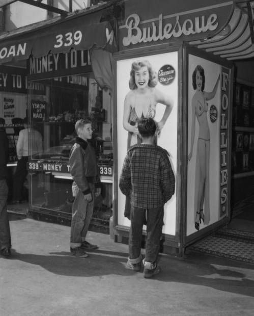 Photos at the Burlesque Theater in Los Angeles (circa late 1940s?)

Los Angeles Public Library: Security Pacific National Bank Photo Collection 

#losangeleshistory #burlesque #burlesquehistory #glamour #losangeleslibrary #burlesquetheater #theatermarquees