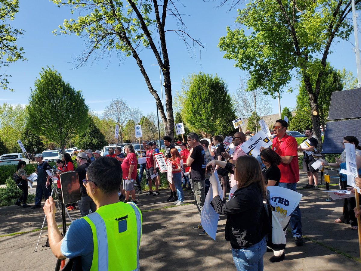 pccffap's tweet image. Our members are proud to support @UAWLocal492 in the international fight for fair wages at Daimler! @UAW @uawregion6 

#TickTockTimesUp