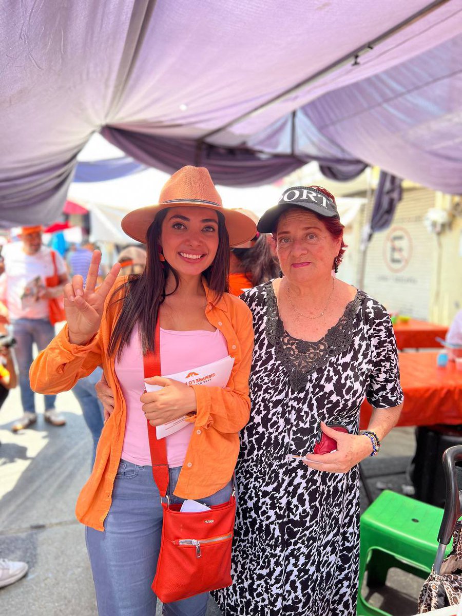 Esta mañana recorrimos el tianguis de la Col. Atlas y reafirmamos que los tianguis y mercados son el corazón de las colonias 🧡 Gracias a todos los comerciantes que nos reciben y demuestran su apoyo, tengan por seguro que en este proyecto se reconoce la importancia de impulsar