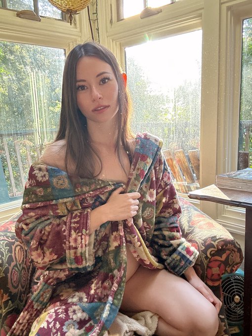 I like, actually try to share deeply on my paid onlyfans. I put my heart into it. I hope people can tell