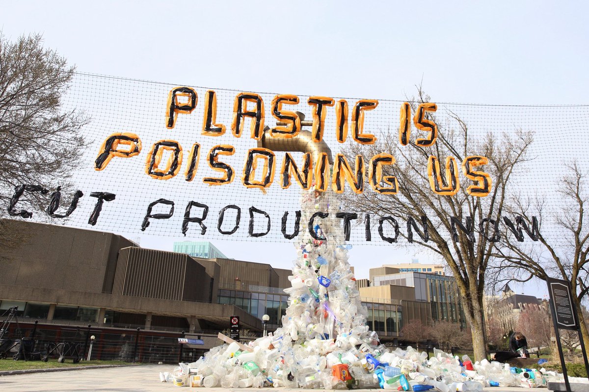 ⚠️ PLASTIC IS POISONING US ☠️ Look 👀 #breakfreefromplastic members led by @Eko_Movement demand a strong #PlasticsTreaty that will reduce plastic production. #INC4 📷 @BenPowless 🐟 🛑 Plastic tap installation by @vonwon