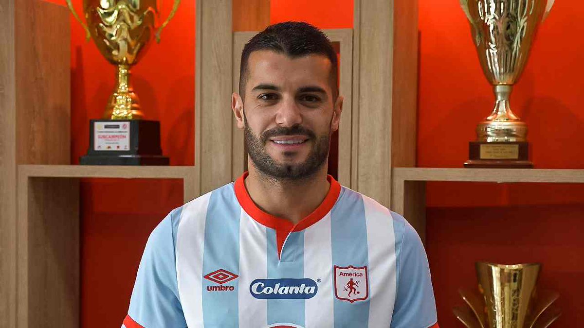 FuriaRojaTV's tweet photo. #America 

Iago Falque, 34 años, el español estará en Cali la primera semana de mayo para firmar convenio de su equipo en Vigo con América, llevará jugadores D. Menores a España. Alianza estratégica. Falque está en funciones empresariales. https://t.co/XSBSWvFQE6
