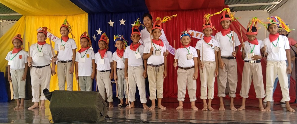 #23Abr En el Comienzo de las actividades del Encuentro Espigas del Orituco disfrutamos de los Renglones: Afiche, Artesanía, Monólogo y Danza ejecutado por nuestros estudiantes de las diferentes instituciones Gracitanas.
<a href="/_LaAvanzadora/">Yelitze Santaella</a>
<a href="/Gob_Guarico/">Gobierno de Guárico</a>
<a href="/josemvasquez/">José Vásquez</a>
@EliasEducacion