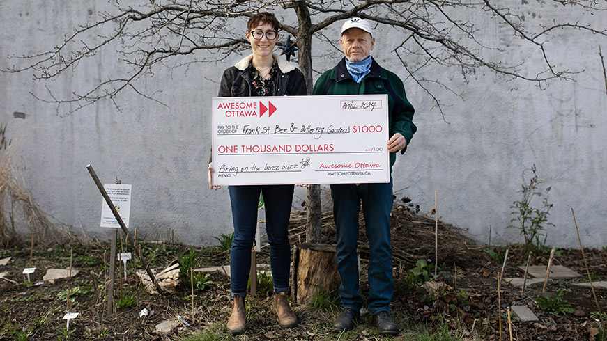 AwesomeOttawa's tweet photo. April's award will support the Frank St. Bee & Butterfly Garden! https://t.co/vcNV4oAh1n #ottawa #ottcity #myottawa #ottawagarden #centretownottawa #pollinatorgarden #pollinatorpathway #beeandbutterflygarden https://t.co/S1ye3QEV4H