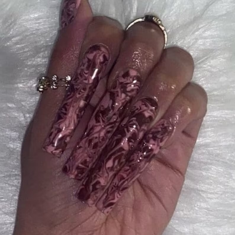 NailswithNi's tweet photo. Get this set now. Application kits are included! 

#pressonnails #custompressonnails #etsyshop #EtsySeller #EtsyHandmade #etsystore #3xlnails #chocolatenails #marblenails #swirlnails #3xlpressonnails #nailswithnipressonnails #pinknails #mauvenails

https://t.co/7RvbZrRI98 https://t.co/gTsWQ4lvQ6