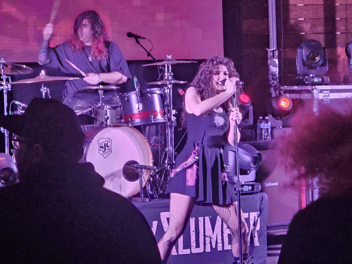 klshel10's tweet photo. @magdalenerose_ Saw you a while back and the show was great.  🤘 https://t.co/kKEsbjYllX