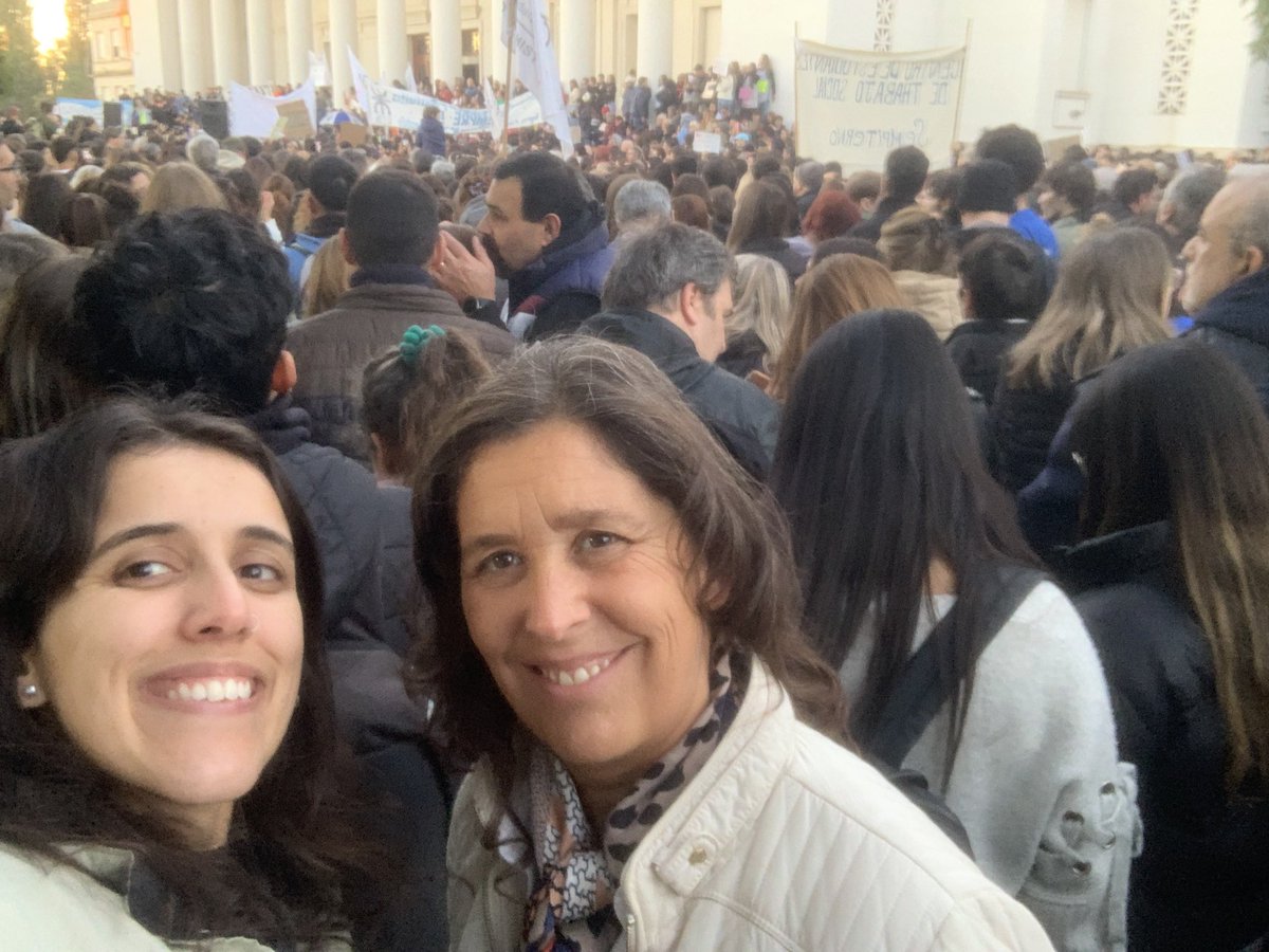 #Bahia salió a la calle en defensa de la #EducacionPublica y la #UniversidadPublica. Por más presupuesto para la educación y la investigación!