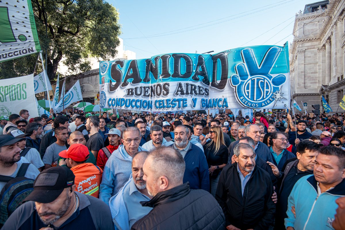 AtsaBsAs's tweet photo. Con una masiva concurrencia en todo el país 🇦🇷, hoy fuimos testigos de una marcha histórica en defensa de la #EducaciónPúblicaParaTodxs ✌️ 💙🤍💙. https://t.co/v8hzXSr3oA