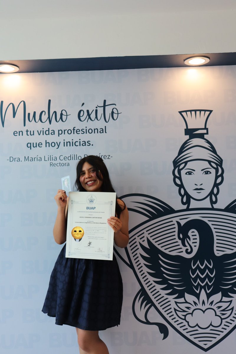 sctunamess's tweet photo. YA SOY LICENCIADA EN LITERATURA NAMJOON ‼️‼️‼️‼️ (pero llevé al jin por ser mi novio) https://t.co/hIzUOSgYWt