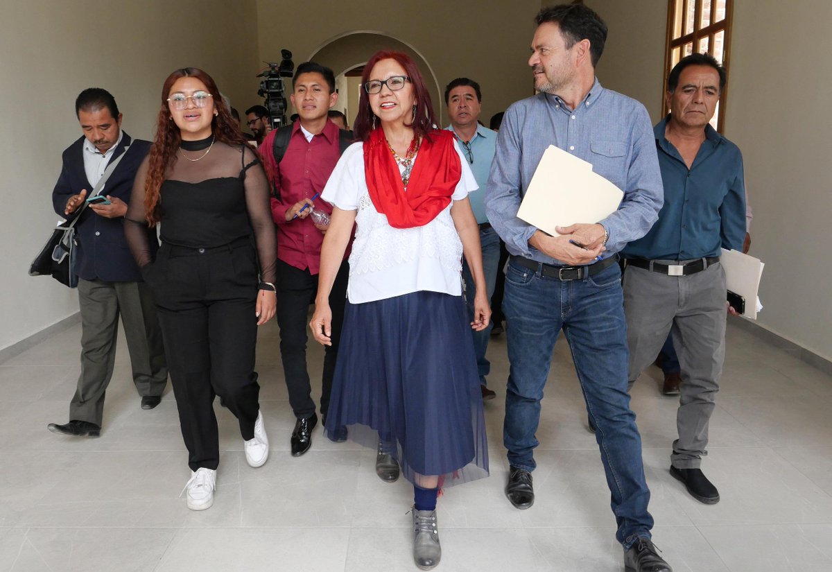 Visitamos la Escuela Normal Rural Luis Villarreal, “El Mexe”, en la localidad hidalguense de Tepatepec, Municipio de Francisco I. Madero, en donde observamos las mejoras realizadas a la infraestructura escolar. Acompañada del titular de <a href="/SEPHidalgo/">SEP Hidalgo</a>, <a href="/natycastrejonv/">Naty Castrejón</a>, dialogamos