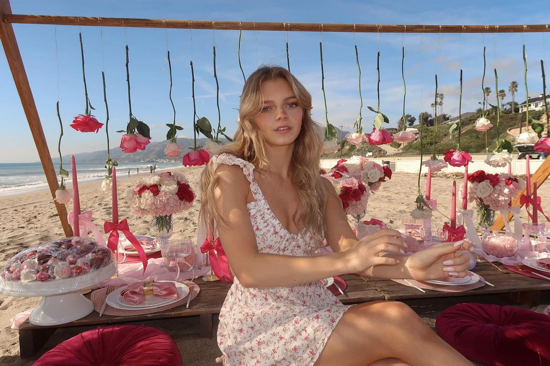 emilymitless's tweet photo. [THREAD] Emily's 18th Birthday Beach Picnic with her friends

Emily's best friend Pressley filmed a vlog for Valentines Day that also falls on Emily's birthday. The video is posted on YouTube: https://t.co/ZWPnoqYaUb

#EmilyKelavos https://t.co/1JqGmNL8g9