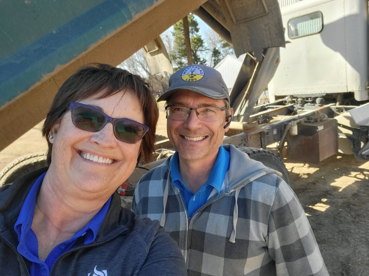 Page__Newton's tweet photo. Thx to @saskaggrads Edgar Hammermeister for @canterraseeds #canola #trialwork #plant24 Always Learning!! #westcdnag https://t.co/9cCddQXB2L