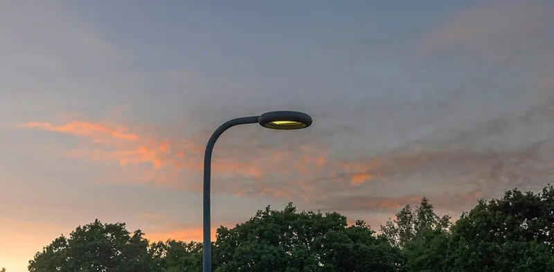 #SabiasQue El certificado Dark Sky Approved permite una búsqueda eficiente de luminarias y sistemas de control que limitan la contaminación lumínica Vía @iluminet 👉bit.ly/4aS2EjB