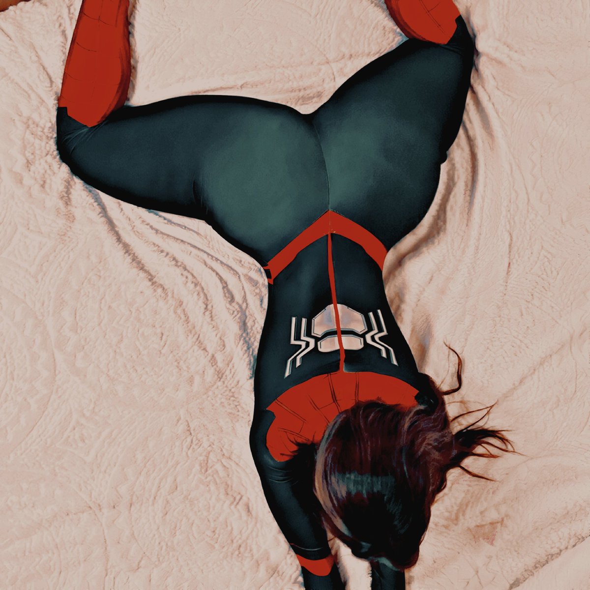 ᅠ
What if she gave these pictures to Jameson? 🥴
ᅠ