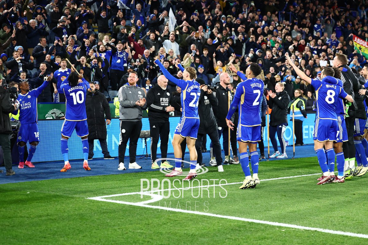 Absolute scenes at the KP tonight as @LCFC put 5 past @SouthamptonFC to move 4 points clear at the top of the @SkyBetChamp 3 for Abdul Fatawu as Foxes run riot. 📷 @ProSportsImages @CanonEMEApro
