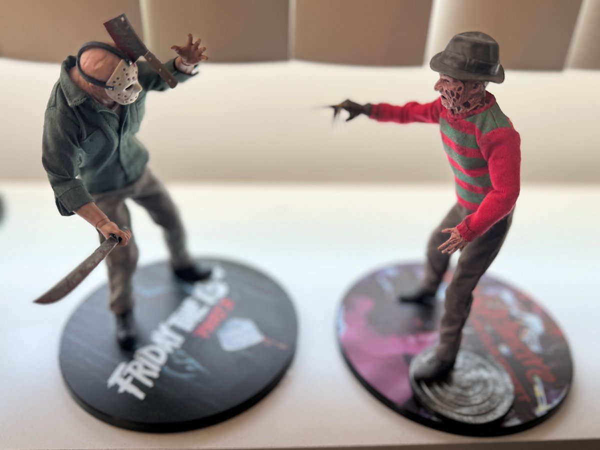 Today, I found my collectible figures like this 👇😧 Should I be concerned @mezcotoyz? #FreddyKrueger #JasonVoorhees