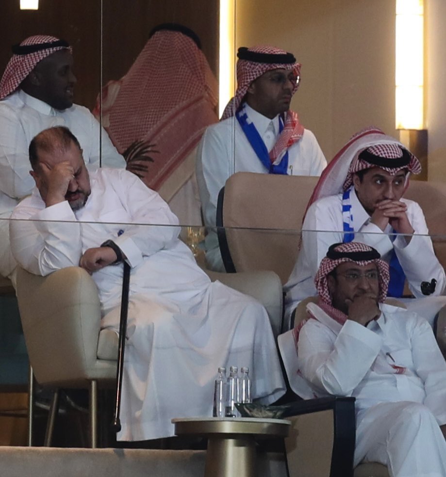 الأمير عبدالرحمن بن مساعد والأمير أحمد بن سلطان بعد خروج الهلال من دوري أبطال آسيا 💔.
