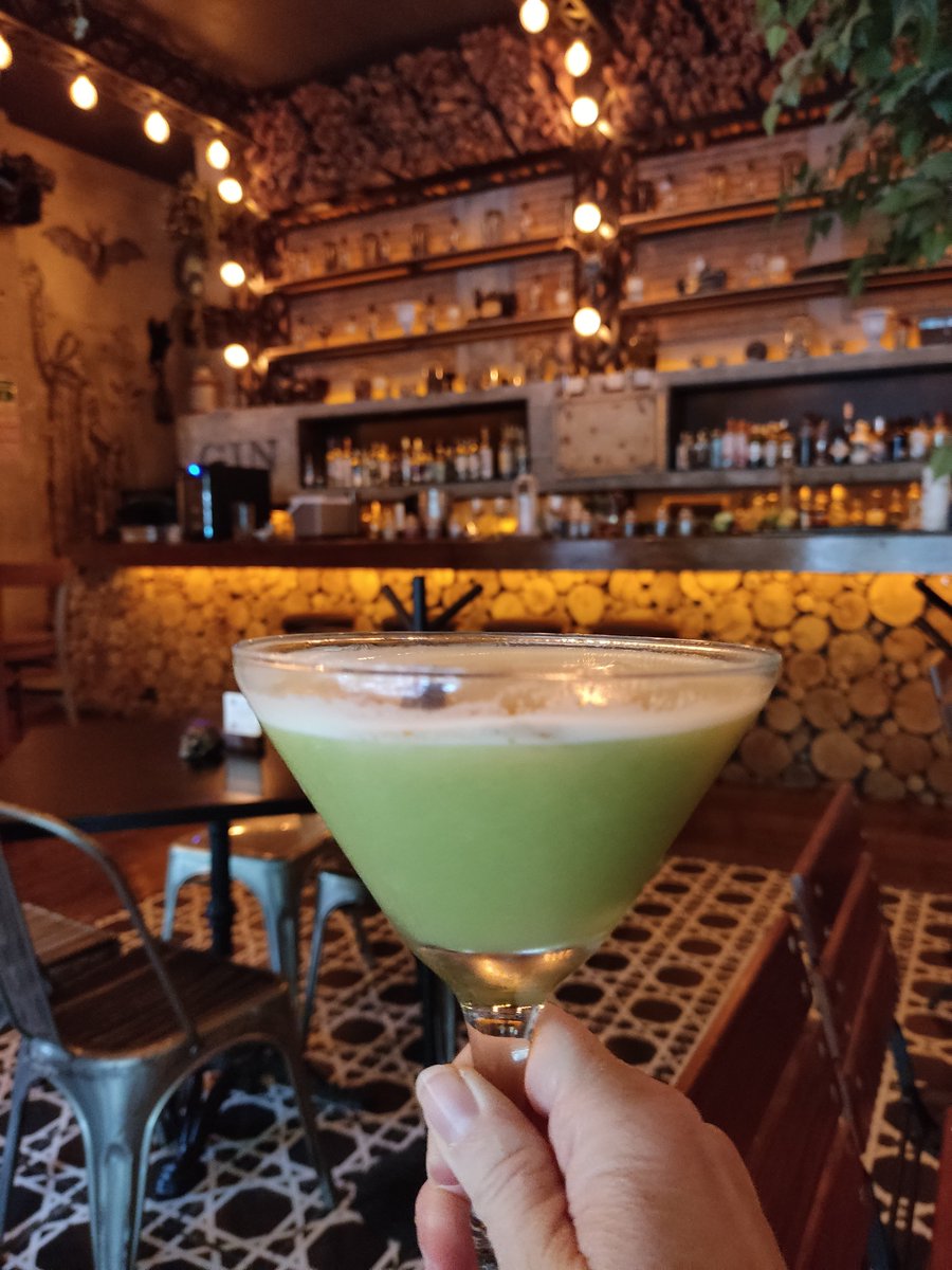 Mexico City has restaurants, museums, history....and BARS! Here are some of the best bars to sip and savor your favorite cocktails and #wine! epicureanexpats.com/best-bars-in-m… #Travel #CDMX #foodies #TravelTuesday