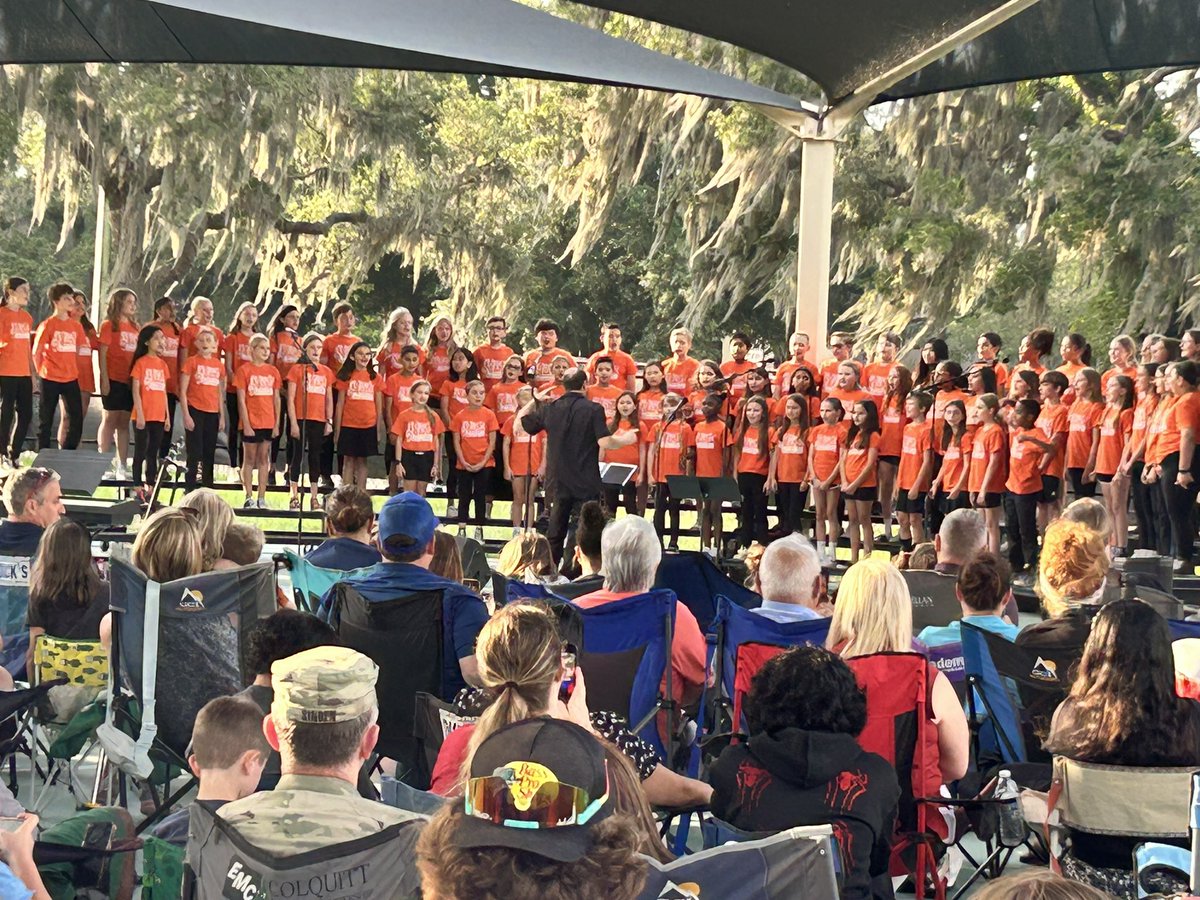 StowersElem's tweet photo. It’s a beautiful spring night for a music concert at Stowers! 😊🎼 @HillsboroughSch https://t.co/Xv3Ys78so4