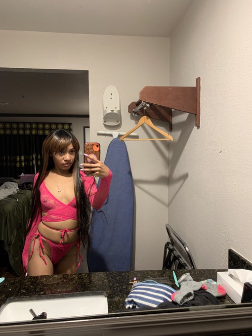 Feeling hot in my pink 🌺🥵 https://t.co/CP0nHmqvHP<a href="/tag/soundcloud"class="tags"><span>#soundcloud</span></a>