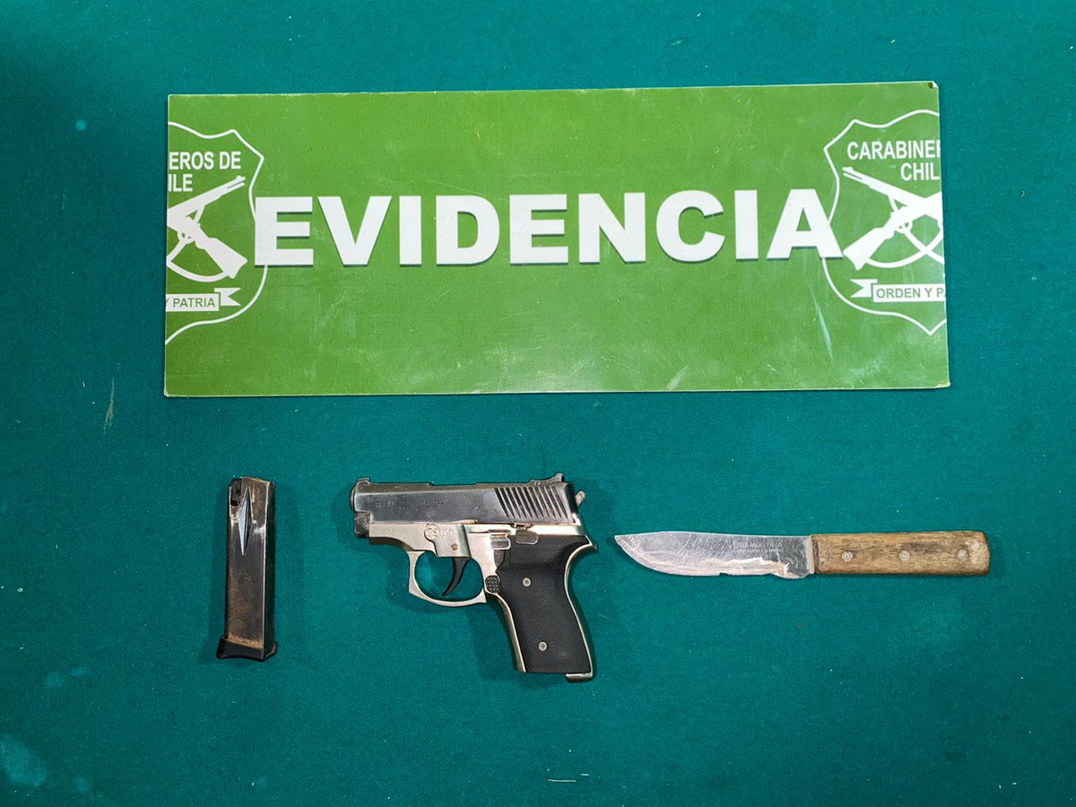 RengoNotas's tweet photo. CARABINEROS DE LA TENENCIA ROSARIO LOGRA LA DETENCION DE UNA PERSONA POR PORTE DE ARMA DE FUEGO, EN CERCANIAS DE EX MOTEL. https://t.co/93zUk8cnb5 https://t.co/b6EE9onLcM