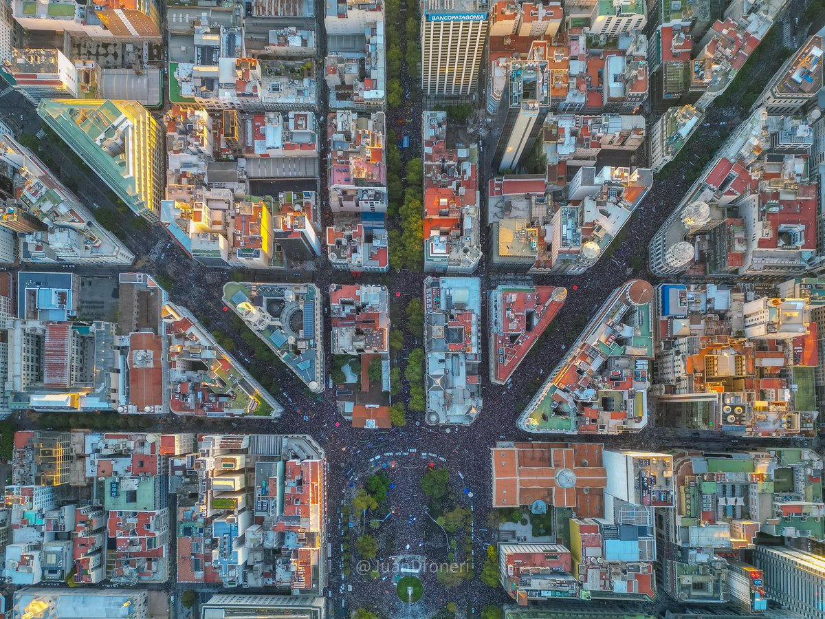 He ido a miles de marchas, muchas fueron masivas. La de hoy fue gigantesca, diversa en sectores sociales y políticos que asistieron en todo el país, heterogénea en la edad de participantes, con jóvenes que participaron de su primera manifestación #MarchaFederalUniversitaria