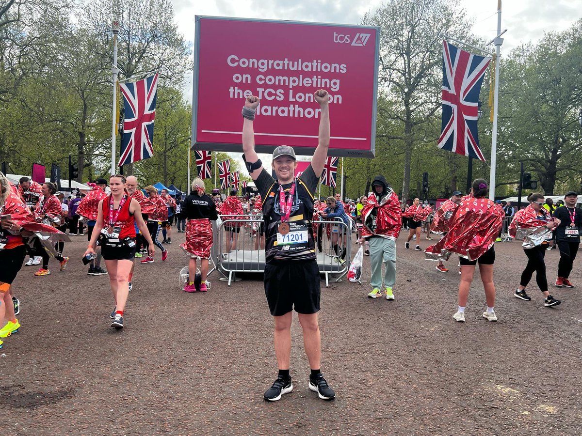 We wanted to give a huge thank you to everyone who ran the #LondonMarathon to support the Invictus Games Foundation. 💛🖤 If you'd like to support us, you can donate through the link below or message us on Facebook if you have any questions! invictusgamesfoundation.enthuse.com/cf/sentinels