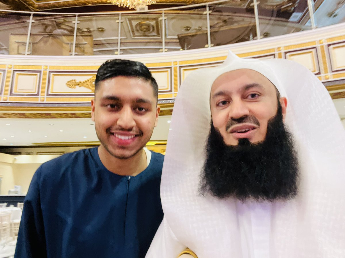 🌟In a world where you can be anything, be kind.' - @muftimenk 🌍💫 #KindnessMatters #MuftiMenk #London #Selfie #EidUlFitr