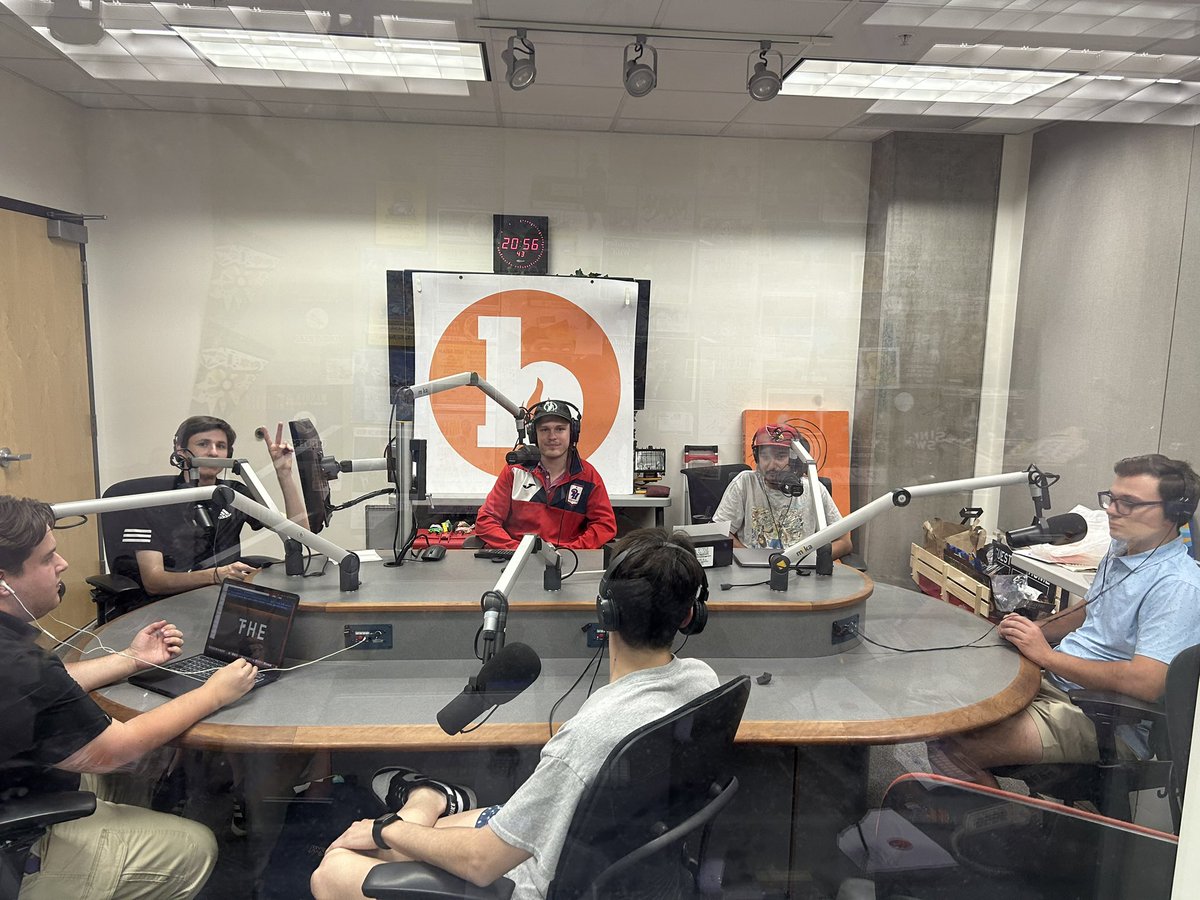 HTSportsShow's tweet photo. ICYMI:  The How-To Sports Graduation show was incredible last night! ⭐️🎓

Congratulations to all the graduates @JacobJonesNews @Jack_Bartlett24 @ARSports20 @DylanPescatore1 @HaydenCilley @Ben31Yates https://t.co/4QpAU56s7u