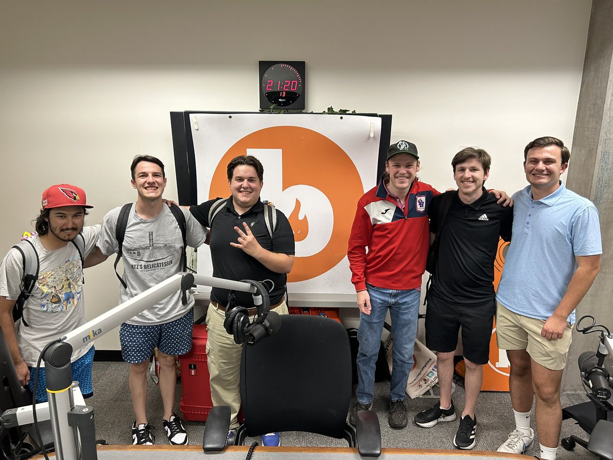 HTSportsShow's tweet photo. ICYMI:  The How-To Sports Graduation show was incredible last night! ⭐️🎓

Congratulations to all the graduates @JacobJonesNews @Jack_Bartlett24 @ARSports20 @DylanPescatore1 @HaydenCilley @Ben31Yates https://t.co/4QpAU56s7u