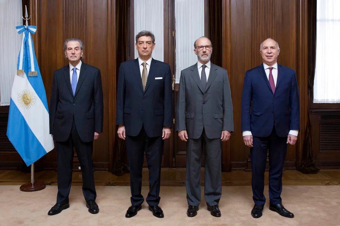 Chubutparatodos's tweet photo. La Corte Suprema rechazó un pedido de per saltum para tratar el mega DNU de Milei
https://t.co/x06Fa1I0xa
#CorteSuprema #JavierMilei #MegaDNU https://t.co/c4x86sIOZq