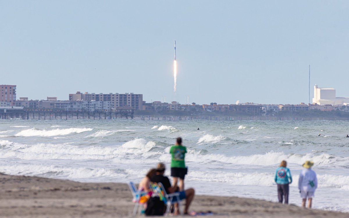 Beach + surfing + rockets = Another day on Florida’s Space Coast This was the scene from Cocoa Beach at 6:17pm (ET) Tuesday as SpaceX sent a batch of Starlink satellites to space and 8-mins later they casually landed the rocket booster, their 300th landing (in total).