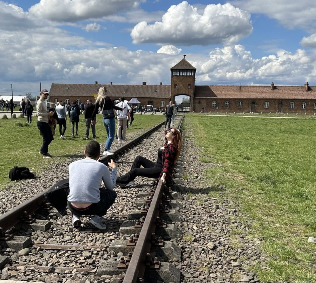 FFS Auschwitz is not a freakin amusement park. No place for selfies