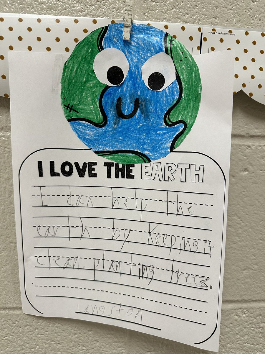 amgray03's tweet image. 🌎 Earth Day cuteness 😍 Showing some love to our earth with a fun little craftivity! #ourherd #ReadWriteCreate