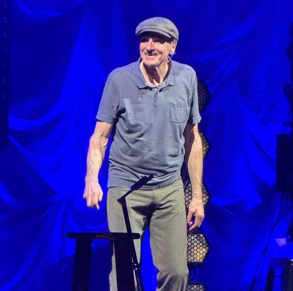 I think the word that best describes this man is joyful. What a fabulous night. Only had a tiny little cry a couple of times ❤️ #jamestaylor