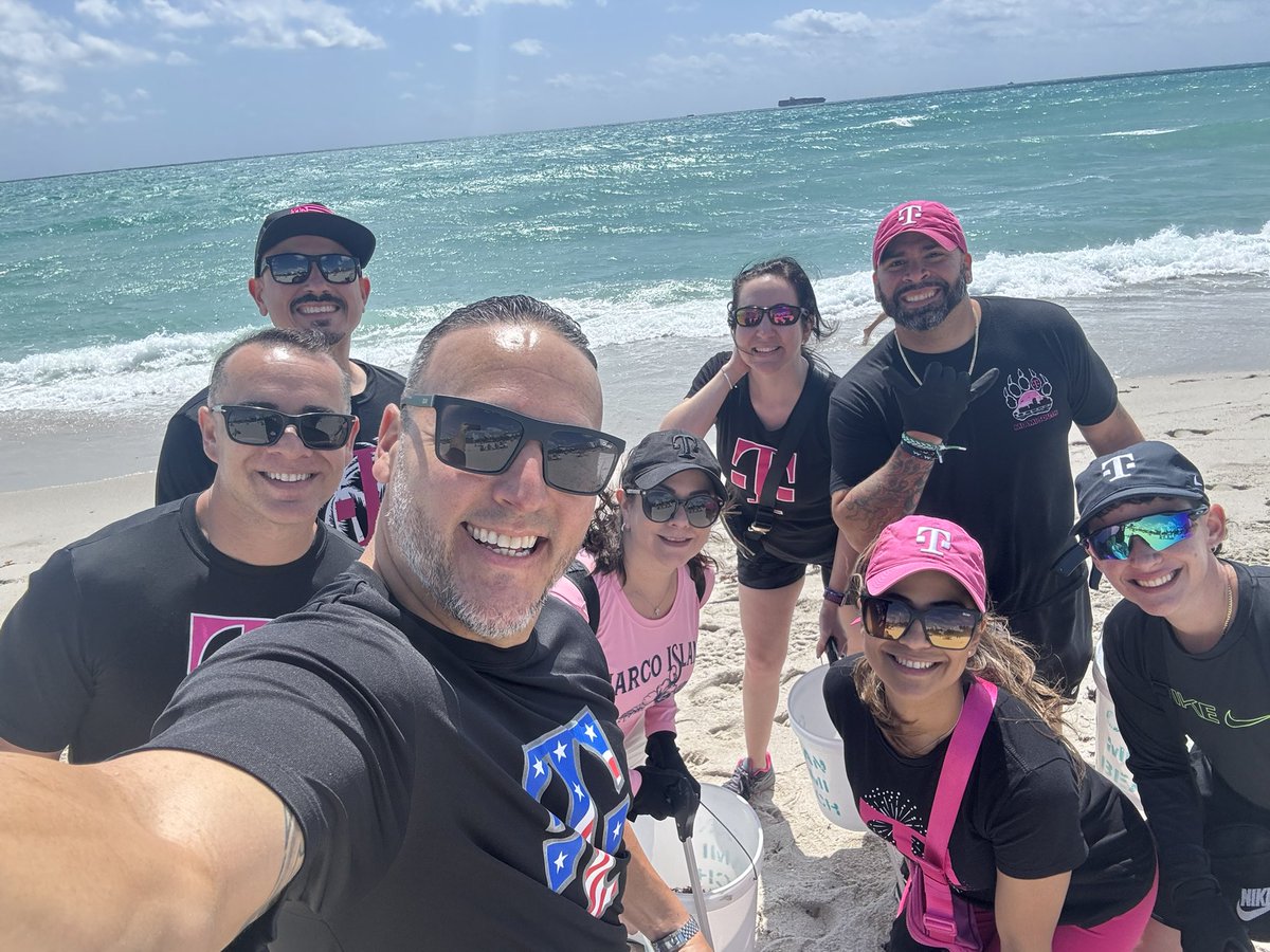 🌊🌎 SFL T-Mobile DE&I Chapter cleaning up our beautiful beaches in honor of Earth Day! Every small effort counts in protecting our oceans and planet. #EarthDay #BeachCleanup