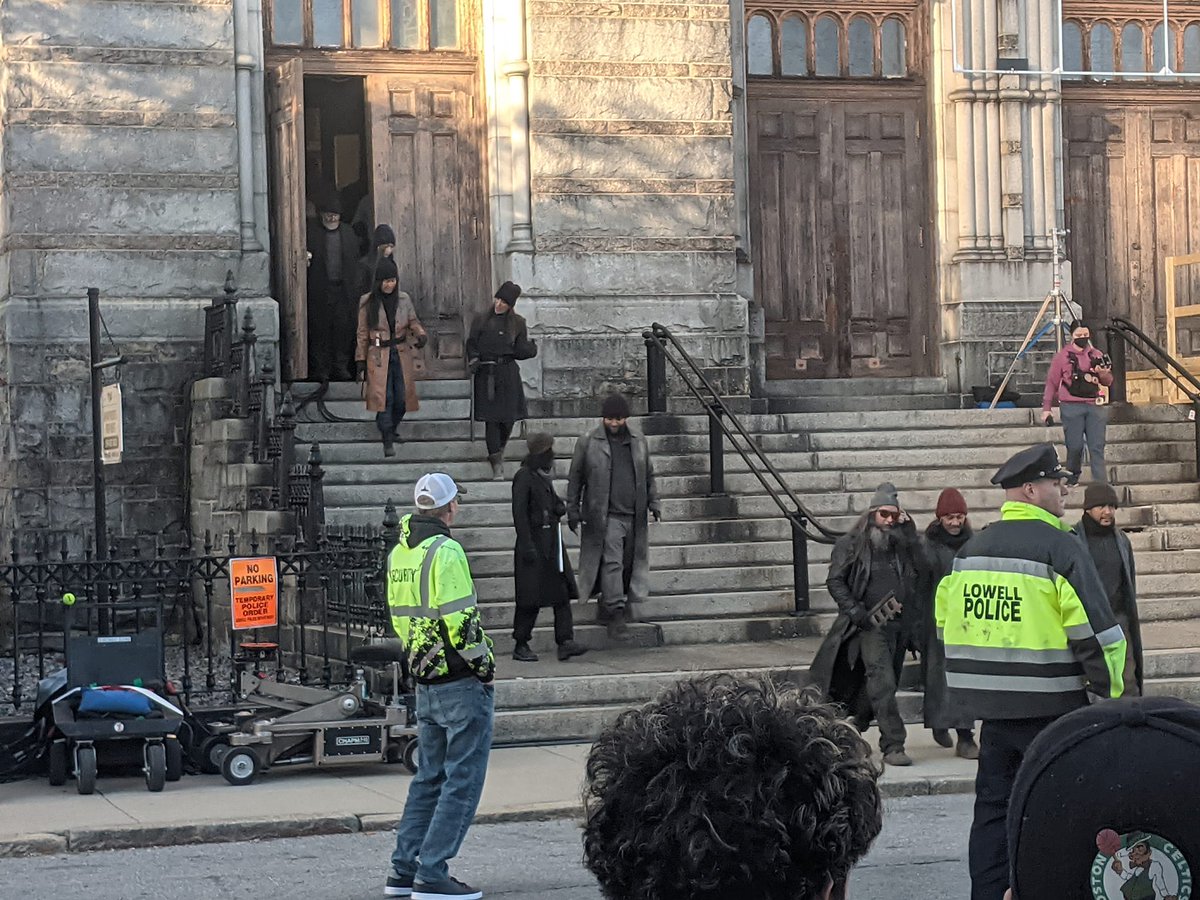 🎥#TWDDeadCity Season 2: Episode 202 (4/23/24) Jeffrey Dean Morgan & extras back on set today in Lowell! 📍St. Jean Baptiste Church | Lowell, MA