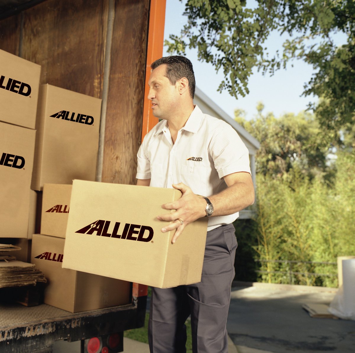 JobbersAllied's tweet photo. Jobbers Moving &amp; Storage, agent for Allied Van Lines, is searching for Full or Part Time employees to help our teams move household furniture. Visit https://t.co/IIvkDx2Efx and fill out an application. We look forward to your joining our team! #HelpWanted https://t.co/k13ogD5iKK