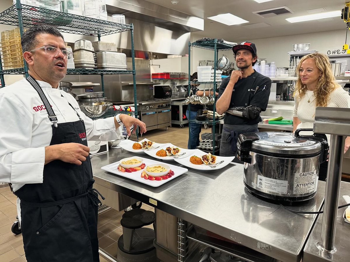 Yes, Chef! The real deal Chef Eduardo Garcia visited @Socesknights with @commonthreadsorg for a special #cooking class with #culinaryarts students! The best ingredient according to the #bionicchef? “Caring” #readyfortheworld #regionnorth @magnolianetwork @LASchools @MontanaMex