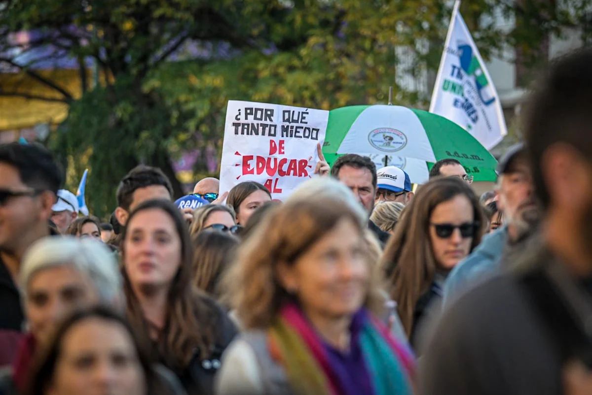 #Educación ✏️ La Marcha federal contra el ajuste en universidades fue multitudinaria en Mar del Plata

📣 Estudiantes, graduados y trabajadores protagonizaron la movilización de al menos diez cuadras a nivel local

📸 Las fotos y la crónica 👉 buff.ly/3Wds2vU